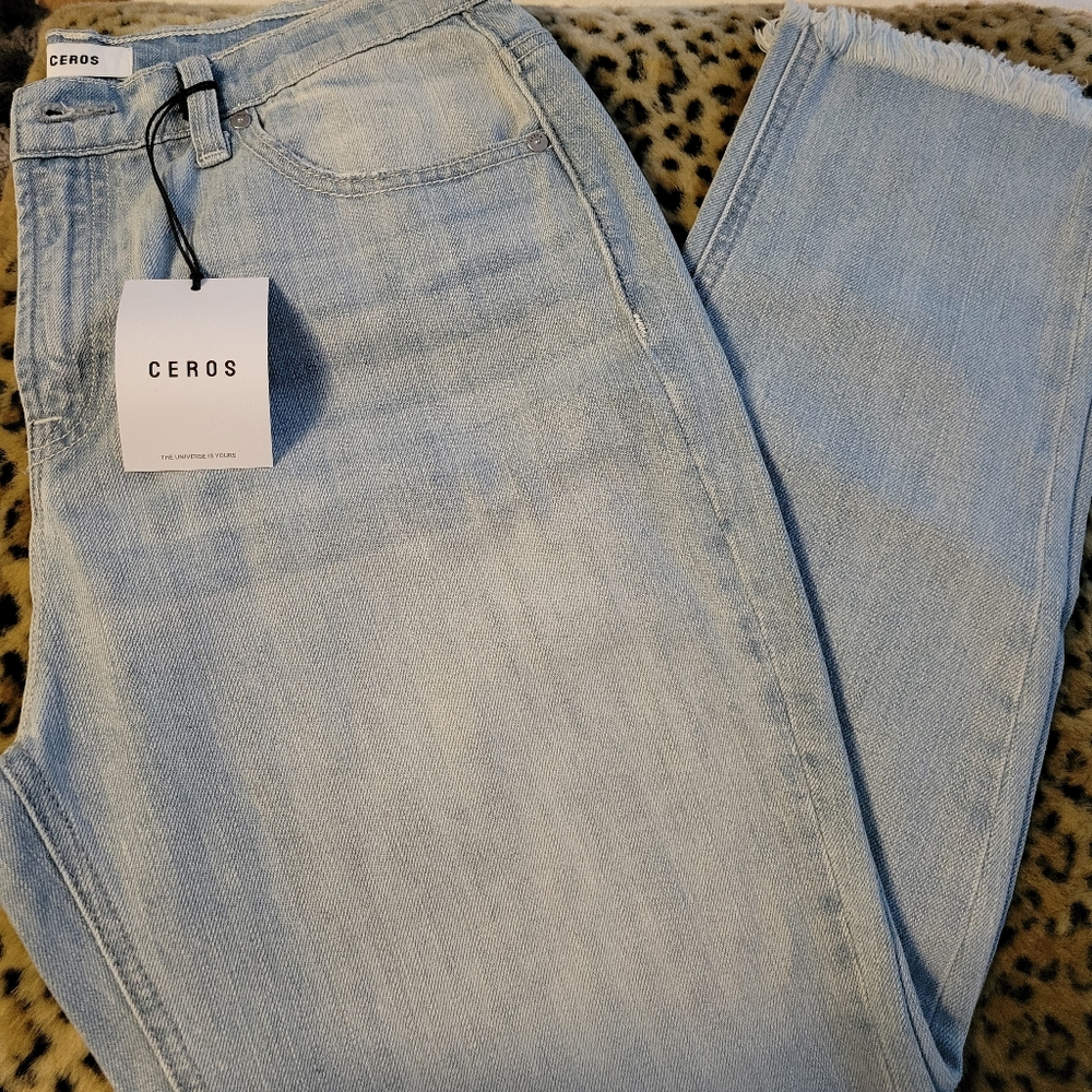 ✨️$16 NWT Mom jeans